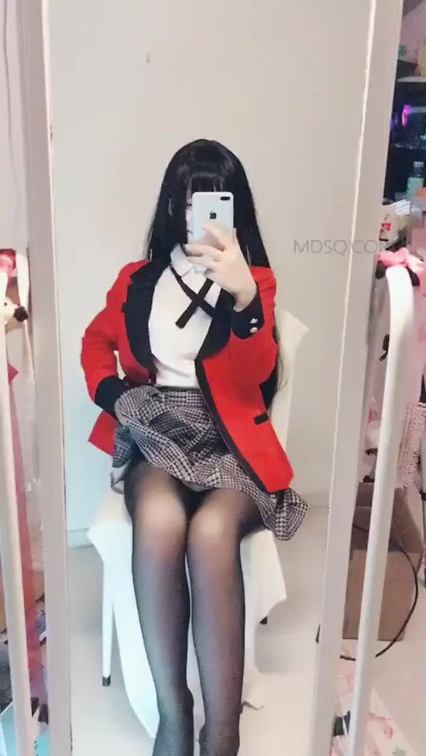 少女映畫黑絲短裙居家自拍掰開B給你看黑絲