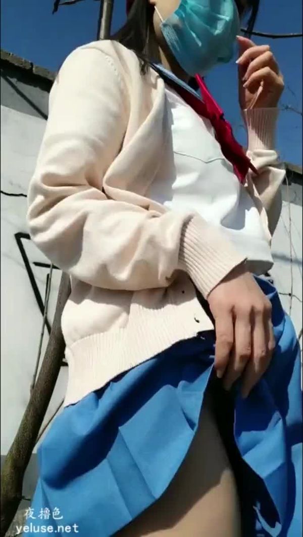 福利姬@可愛的小胖丁-河邊公園露出自拍