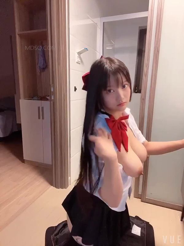 知名漫展巨乳Cos『小尤奈』土豪私人定製視頻自拍